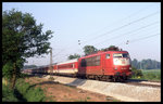Die rote 103103 erreicht hier am 10.06.1996 um 8.20 Uhr mit einem Intercity aus Münster kommend den Ortsrand von Hasbergen.