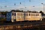 109-2 der GVG (ehem. DB 109 013-3 bzw. DR 211 013-8) in Scandlines-Lackierung wartet am Abend des 10.10.2010 in Berlin-Lichtenberg auf die Bespannung ihres Nachtzuges.