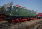 Seit Oktober 2009 in grner Lackierung zu erleben, Museumslokomotive 211 049-2. Wie im Auslieferungszustand also war sie am 17.03.2012 im Eisenbahnmuseum Leipzig zu Gast.
