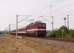 EGP 211 030-2 mit dem DPE 61849  Störtebeker-Express  von Ilmenau nach Lietzow (Rügen), am 06.07.2019 in Erfurt Ost.
