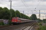 110 231-8 fliehz mit ihrem Schlersonderzug nach Mnster vor dem Regen in Dsseldorf Oberbilk am 19.06.2008
