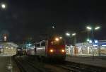 110 210-2 vom Betriebswerk Dortmund im Mondlicht in Wien Westbahnhof, kurz vor der Abfahrt des Touristiksonderzuges nach Landshut am 02.12.2009.