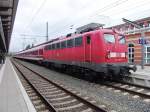 Die 110 207-8 kam anllich der Hanse-Sail von Berlin-Charlottenburg nach Warnemnde.Aufgenommen am 13.08.05 im Rostocker Hbf.