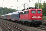 Die 110 200-3 zieht den Autoslaaptrain von Venlo durch Kln West am 13.08.2010