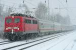 Die 110 200-3 zieht den IC 134 von Emden nach Luxemburg aus Andernach am 19.12.2010