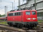 110 210 beim Umsetzen auf dem Durchfahrtsgleis im Regensburger Hbf.
