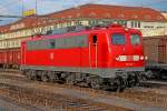 Die schön lackierte 115 114-1 kurz vor dem Anspannen am 3.6.2014 an den Ic Zürich HB-Stuttgart Hbf im Singener Bf
