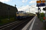 Überraschend kam mir am heutigen Abend die E10 1239 samt drei Rheingoldwagen durch Allerheiligen gen Köln gefahren. 4.7.2016