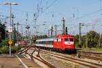 TRI 110 198-9 mit Wagen�berf�hrung in K�ln Messe/Deutz, September 2023.