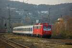 TRI 110 198-9 mit Fu�ballsonderzug in Wuppertal, Dezember 2023.