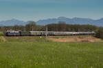 Der Sonderzug vom Chiemsee zurück am 26.4.26 bei Großkarolinenfeld.