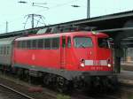 Bgelfalte DB 110 373-8 vor Silberlingen im Hauptbahnhof Wanne-Eickel am 31.05.2004.