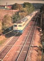 28.09.1990 110 456-1 D-Zug nach Mannheim Foto stand auf der SFS-Brücke im Hintergrund Haltepunkt Ensingen 8 Monate vor der Eröffnung der SFS Stuttgart-Mannheim am 31.05.1991,danach Rückbau der Strecke ab Vaihingen-Nord Enz