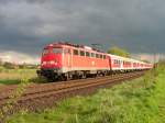 BR 110 466-0 rollt am 1.5.08 um 18:01 Uhr wenige Kilometer nach der Abfahrt in Nienburg (Weser) mit der RB nach Rotenburg (Wmme).