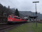 Man merkt das Fahrplanwechsel ist dieser Lokzug bestehend aus 110 363,110 396 und 110 420 beheimatet in Kln ist auf dem Weg in die neue Heimat Mnchen am 13.12.08 in Bacharach