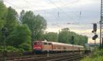 RegionalExpress von (Koblenz- ) Wiesbaden nach Frankfurt (Main), gezogen von einer Lok der BR 110 am Abend des 24.05.05 bei Mainz- Kostheim.