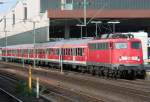 Die 110 415-7 zieht den RE4 Verstrker aus Dsseldorf HBF nach Aachen am 28.04.2010