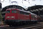 110 494-2 schiebt ihre RE1 (11432) aus Kln Messe/Deutz in den Endbahnhof Aachen Hbf ein, 11.6.10