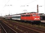 110 320-9 mit RE 11137 Koblenz-Emmerich auf Oberhausen Hauptbahnhof am 14-08-1999. Bild und scan: Date Jan de Vries.