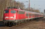 Die Braunschweiger 110 447-0 zieht die RB35 von Dsseldorf nach Emmerich am 29.03.2011
