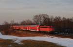 110 431 mit einem RE nach Freilassing am 21.02.2012 unterwegs bei Hilperting.