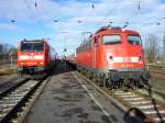 110 491 mit IC 132 nach Kln Hbf und 146 125 mit RE 4423 nach Hannover Hbf am 2.2.13 in Norddeich.