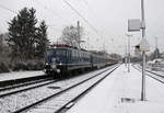 110 428 mit einem Sonderzug nach Rüdesheim am 10.12.2017 in Bonn Beuel