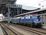 TRI 110 428-0 mit dem DPE 20863 nach Chemnitz Hbf, am 02.12.2017 in Erfurt Hbf.