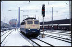 110298 wartet hier am 13.2.1999 an der Einfahrt in Bielefeld HBF auf die Freigabe der Weiterfahrt.