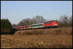 DB 110467 ist hier mit ihrem Regionalzug nahe Hasbergen am 21.3.2005 auf der Rollbahn nach Münster unterwegs.