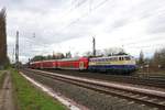 CBB 110 383-7 mit vier Doppelstockwagen in Darmstadt am 08.03.20