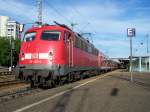 Br.110 426-4 mit einem Regionalzug im Bahnhof Gppingen.