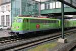 GfF 110 292-0 mit dem REWE Supermarktzug in Darmstadt Hbf am 04.12.21 