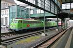 GfF 110 292-0 mit dem REWE Supermarktzug in Darmstadt Hbf am 04.12.21