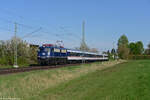 Am 20.04.2022 ist 110 428 (TRI; Train Rental International GbR) auf der linken Rheinstrecke bei Bonn auf dem Weg Richtung Köln.