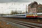 E10 1309 TRI mit Fußballsonderzug von Köln nach Dortmund in Wuppertal Oberbarmen, am 18.03.2023.