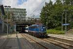 110 469-4 der TRI schiebt einen S-Bahn-Verstärkerzug anlässlich der Veranstaltung  Dortmund Olé  durch den Haltepunkt Möllerbrücke (05.08.2023)