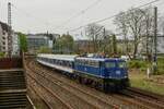 TRI 110 428-0 mit Fußballsonderzug nach Dortmund in Wuppertal, am 06.04.2024.