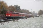 110 471-0 zog am leicht verschneiten Morgen des 21.10.07 die RB 37148 von Donauwrth nach Aalen, hier bei Aalen-Hofen aufgenommen.