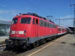 110 482-7 mit einem RegionalExpress nach Stuttgart Hbf an einem Sommermorgen 2007 im Bahnhof Aalen.