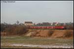 RB 37159 von Aalen nach Donauwrth passiert am 28.12.07 gleich den Regionalbahnhof Goldshfe, geschoben wird sie von einer Stuttgarter Bgelfalten-110er.