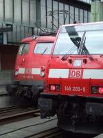 Generationstreffen des Regionalverkehrfuhrparks in Stuttgart Hbf. 110 416 steht mit einem RE nach Tbingen auf Gleis 2 bereit, whrend 146 203 mit einem RE nach Singen (Htw.) auf Gleis 3 bereit steht. (20.01.2008)