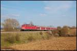 110 418 schiebt am Abend des 17.04.08 ihre RB 37163 von Aalen nach Donauwrth, aufgenommen am Km 82,4 der Riesbahn (KBS 995), kurz vor der Gde. Westhausen.