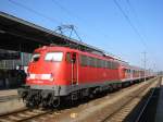 110 450 am 04.09.2004 in Karlsruhe Hbf, an einem Bahnsteig auerhalb der Halle.