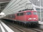 BR 110 435-5 (Bgelfalte) schiebt einen RE in Richtung Kaiserslautern in den Bahnhof Ludwigshafen Mitte am 16.07.2008.