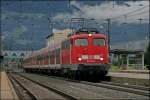 Eine  Bgelfalte im Inntal  110 351 legt mit dem REX 5160(?) auf dem Weg nach Kufstein einen Halt in Schwaz ein.