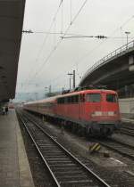 110 407-4 wartet auf den nchsten Einsatz im Hbf.Koblenz am 28.01.05