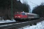 110 325 mit DZ 13217 (Utrecht – Bischofshofen) am 28.02.2009 in Aling.