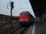 Am 09.04.08 ist 110 406-6 gerade mit ihrer RB aus Marburg in Gieen angekommen.