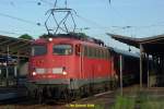 110 446-2 wartet am Abend des 31.05.2009 um 19:38 vor dem Regionalzug RB 37170 nach Aalen.